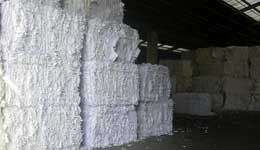 pilas de papel triturado